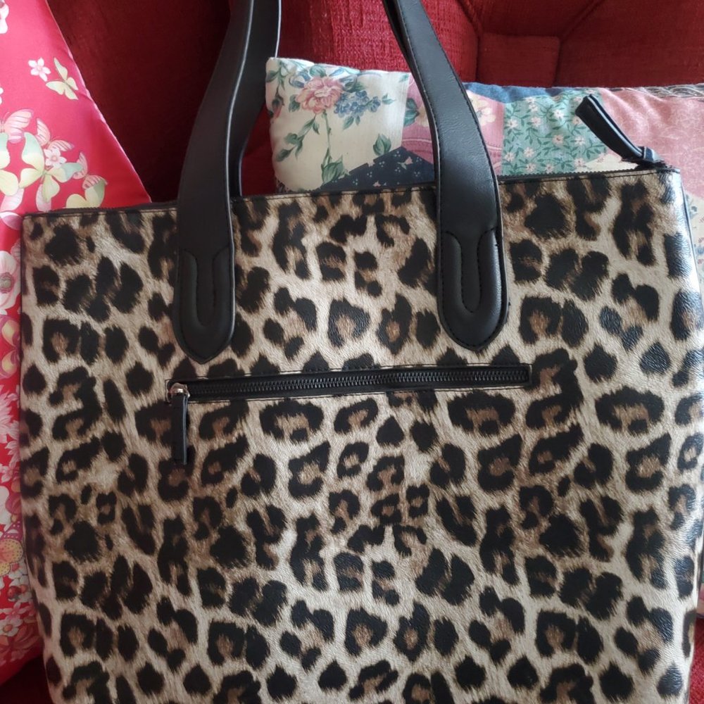 CARPISA ANIMAL PRINT TOTE NWOT